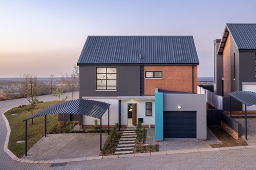Houses and apartments for sale in Amberfield City